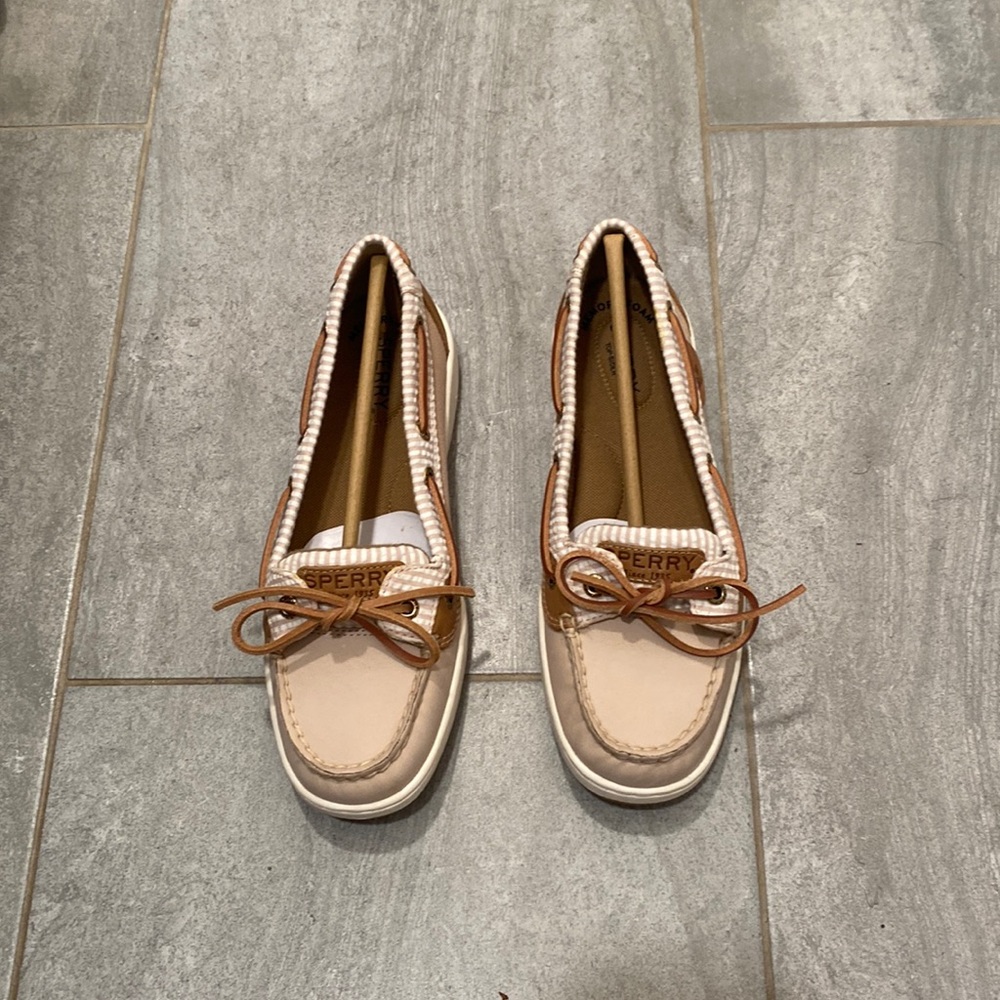 NWT Sperry Pink and White Anglefish Boat Shoes Size 7